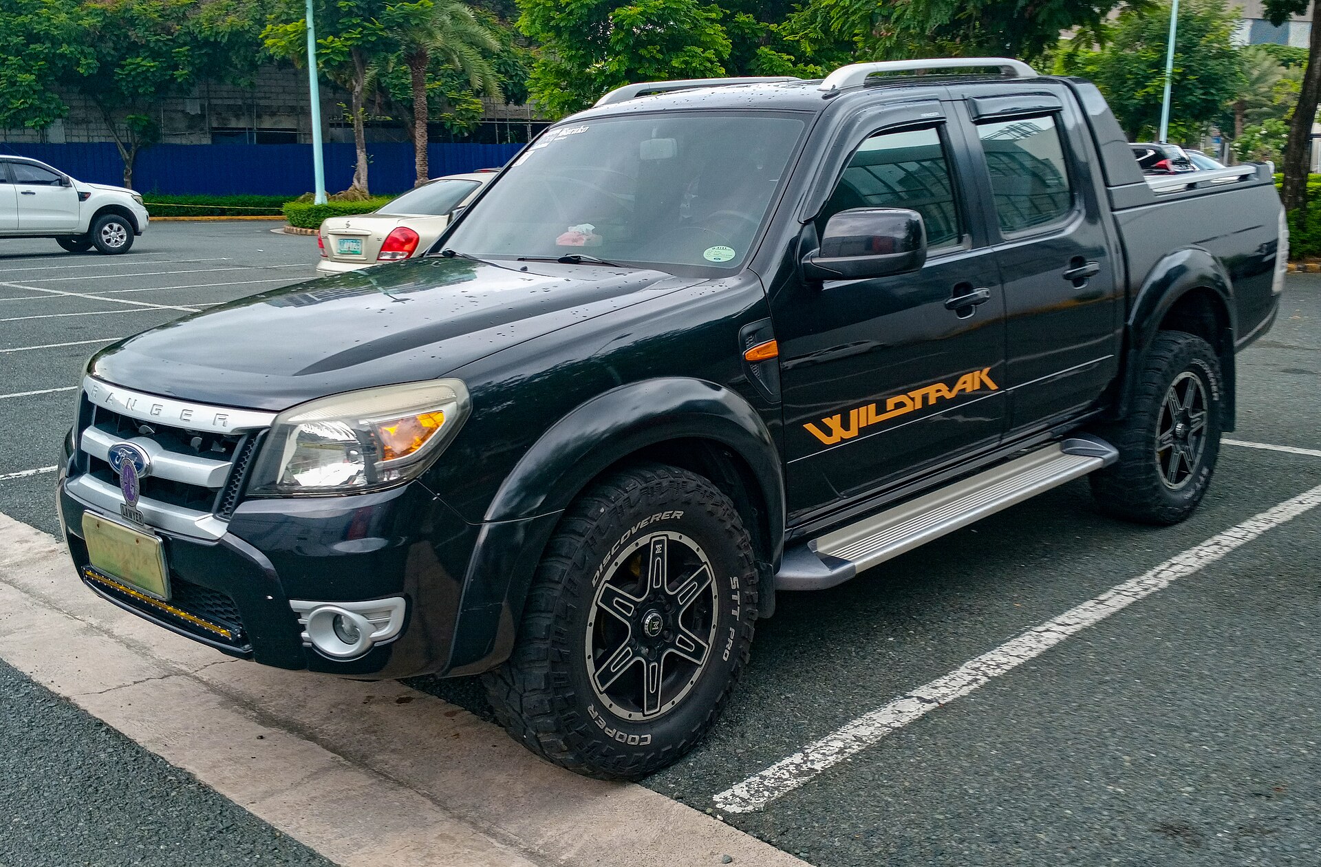 Pickup vehicles at Vélora Motors