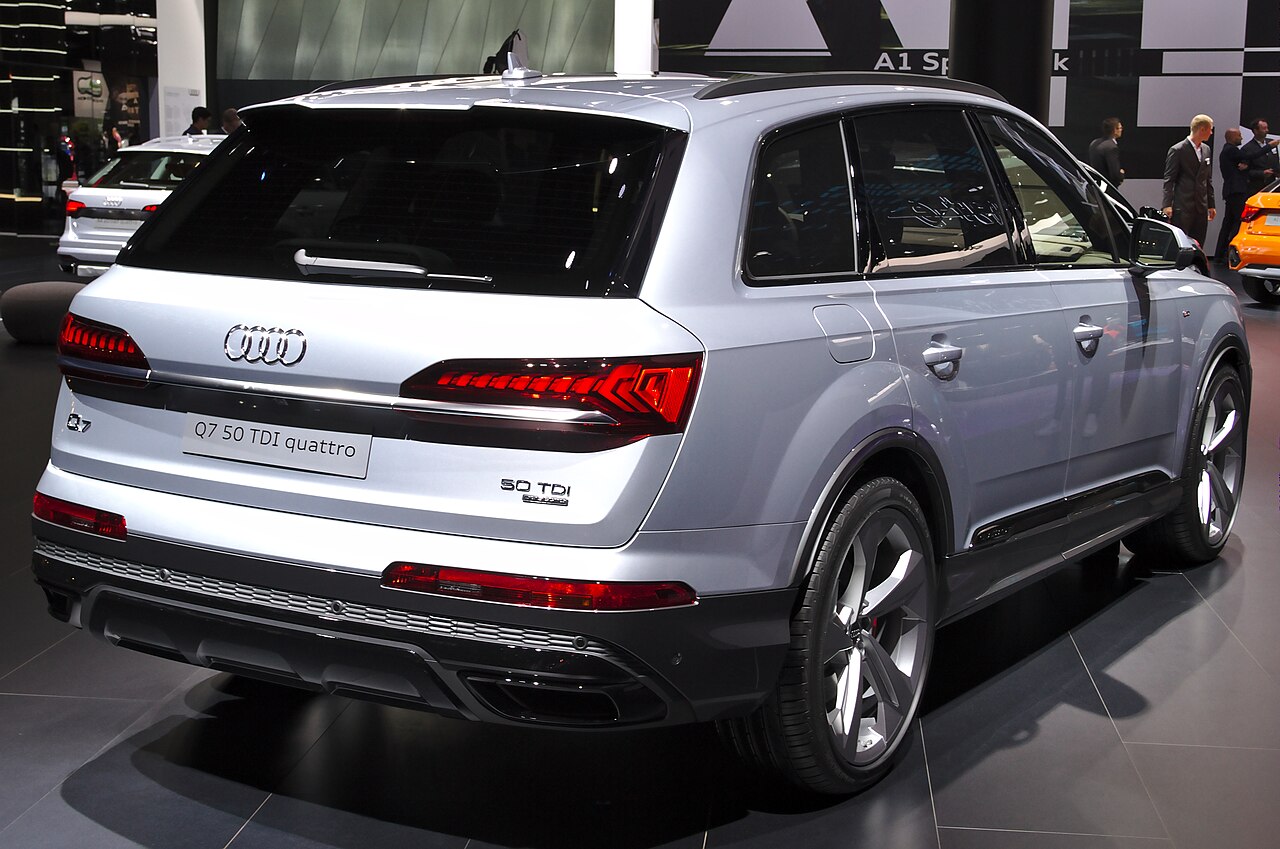 Audi Q7 — exterior view