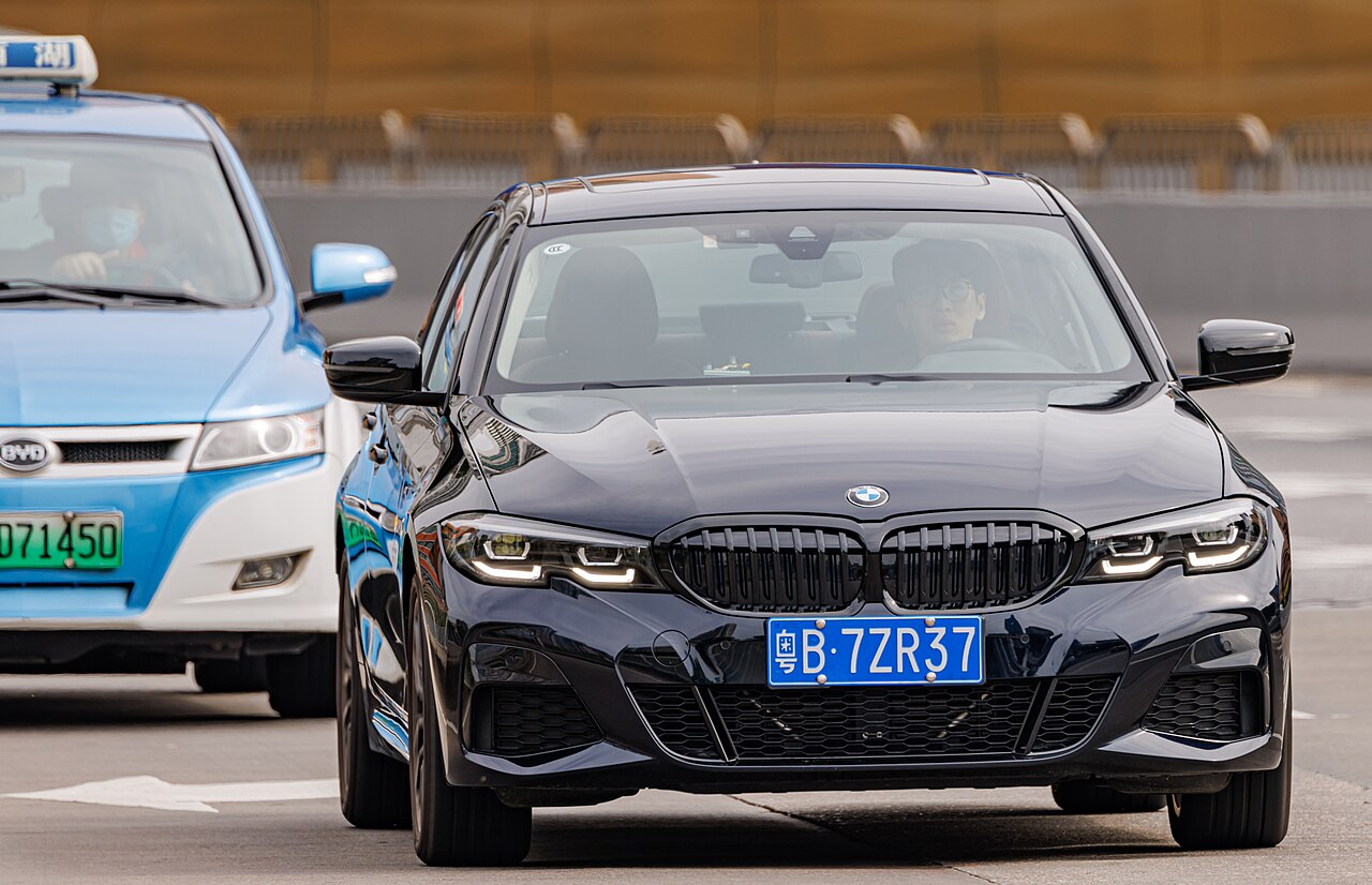 BMW 3 Series — exterior view
