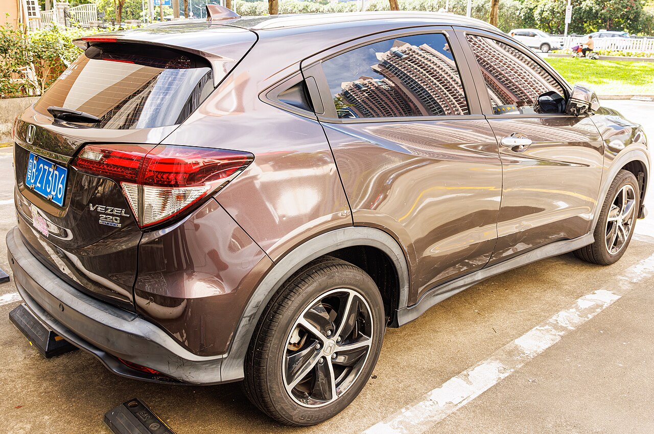 Honda Vezel — exterior view