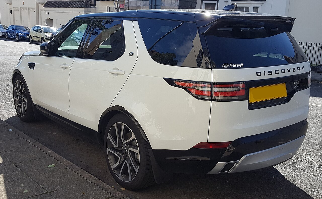 Land Rover Discovery — rear three-quarter view