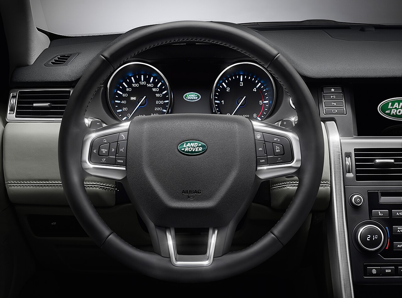 Land Rover Discovery — interior, dashboard and cabin