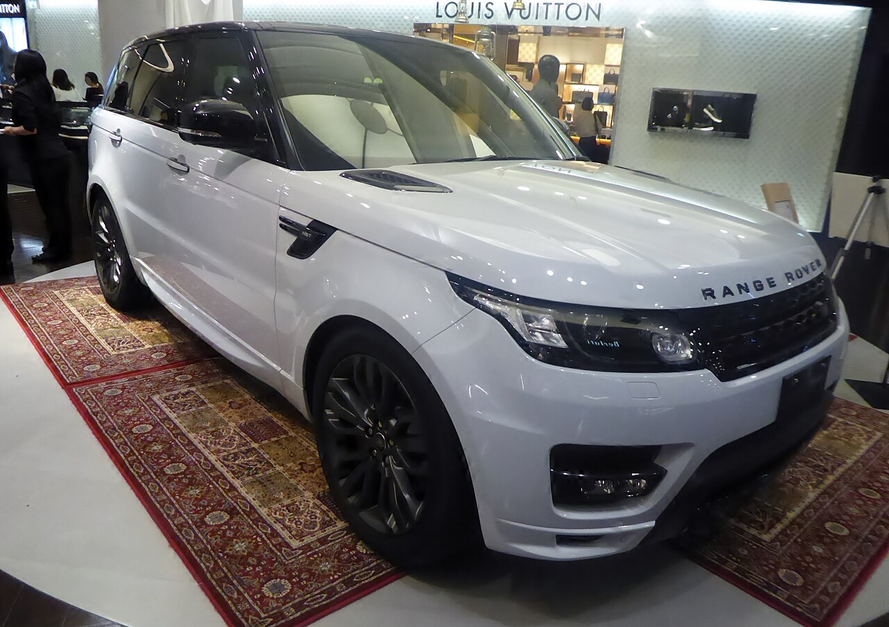 2021 Land Rover Range Rover Sport HSE — front three-quarter exterior view