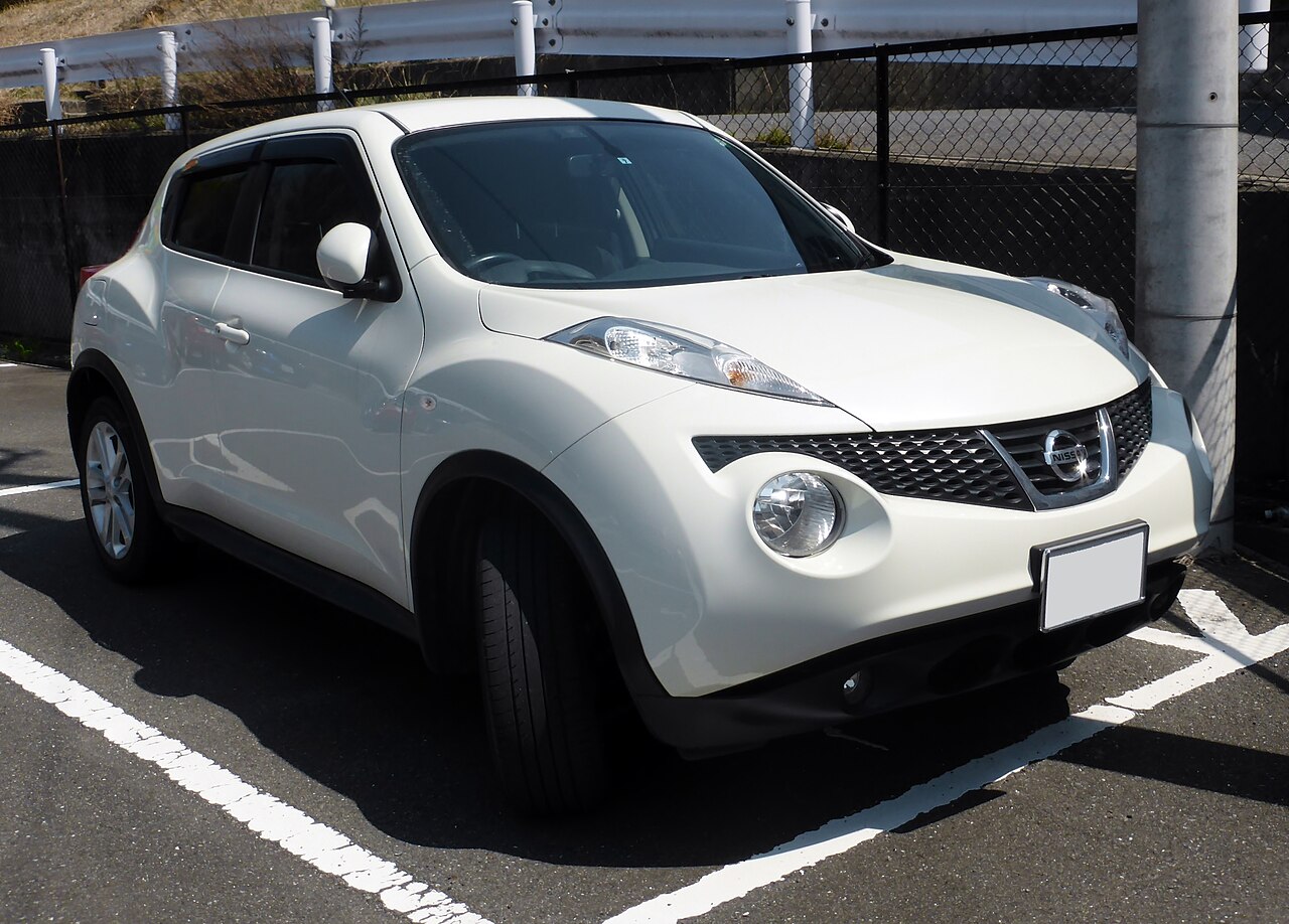 Nissan Juke — front three-quarter exterior view