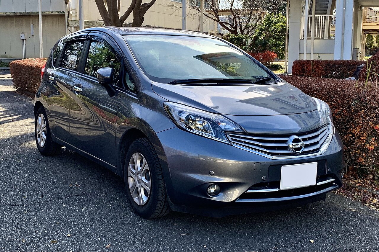 Nissan Note — front three-quarter exterior view