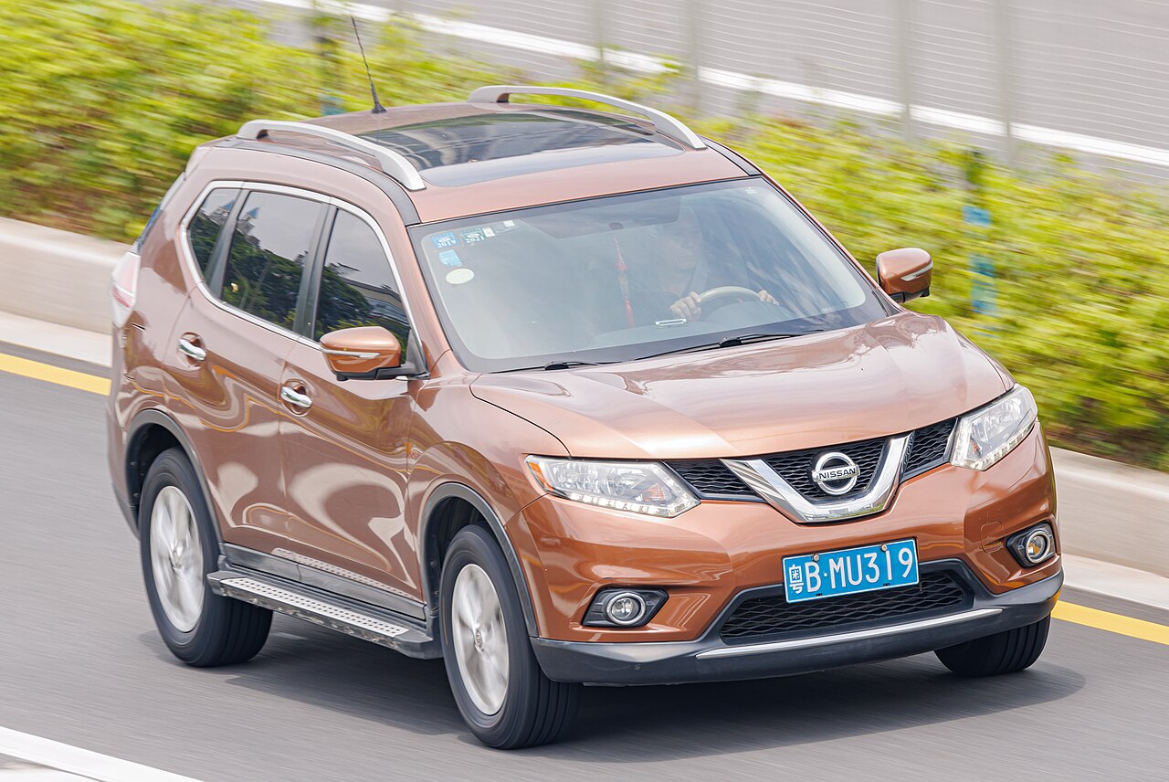2019 Nissan X-Trail — exterior view