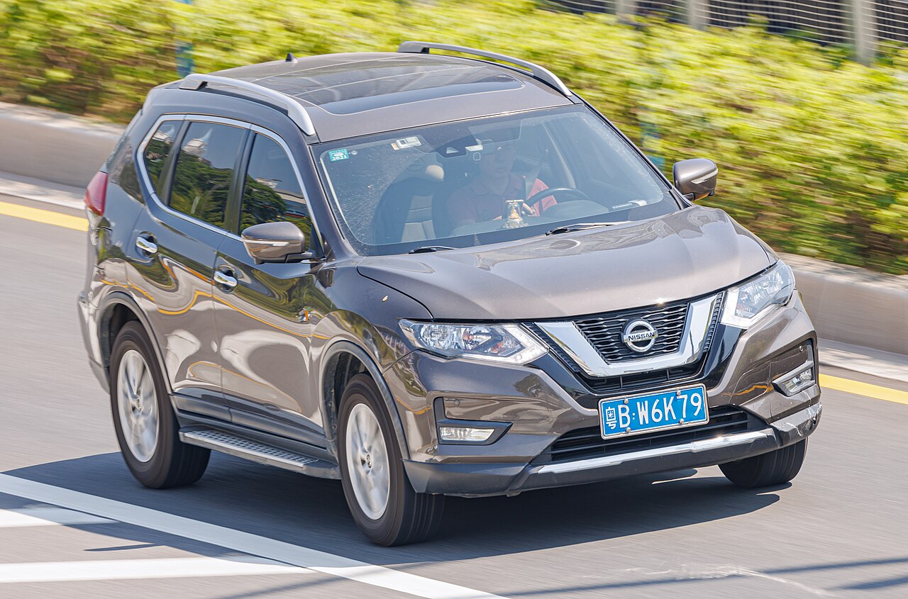 2019 Nissan X-Trail — exterior view