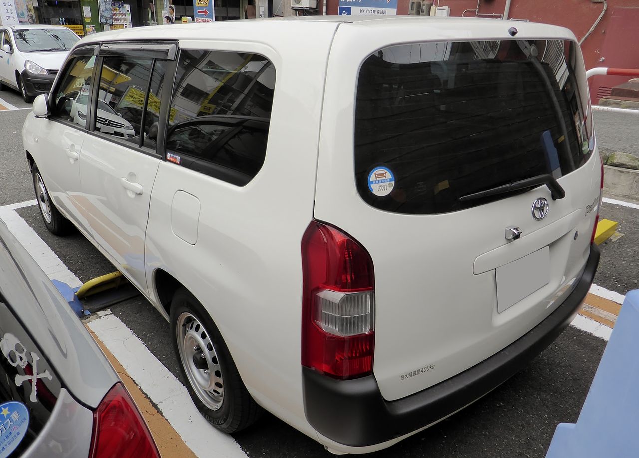 Toyota Probox — rear three-quarter view