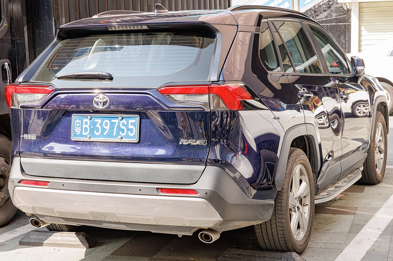 Toyota RAV4 — exterior view